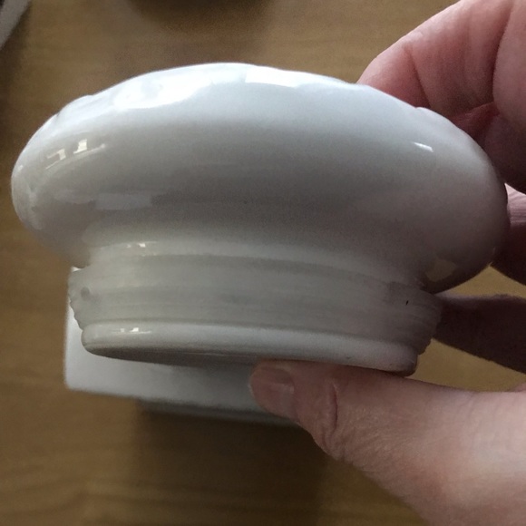 Large Set of THL French Chic Farmhouse Canisters with Beautiful Bronze Labels. - Picture 14 of 15